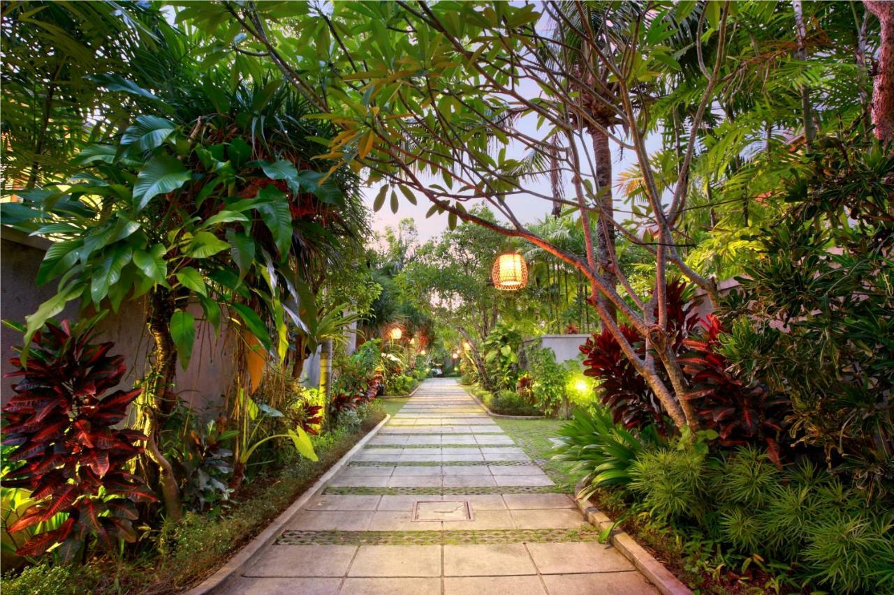 คัมเพ็ง วิลลา บาหลี Villa กูตา ภายนอก รูปภาพ